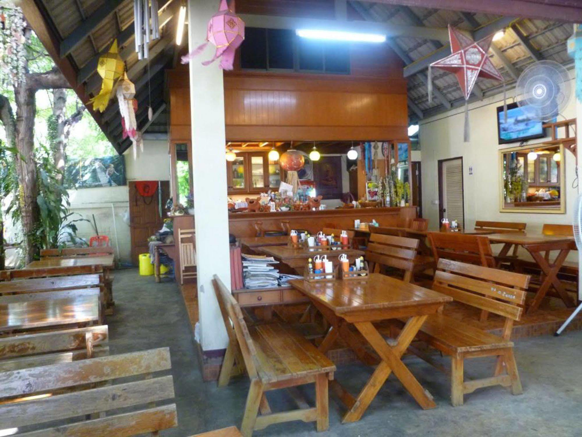 安心宫廷酒店 清邁 外观 照片